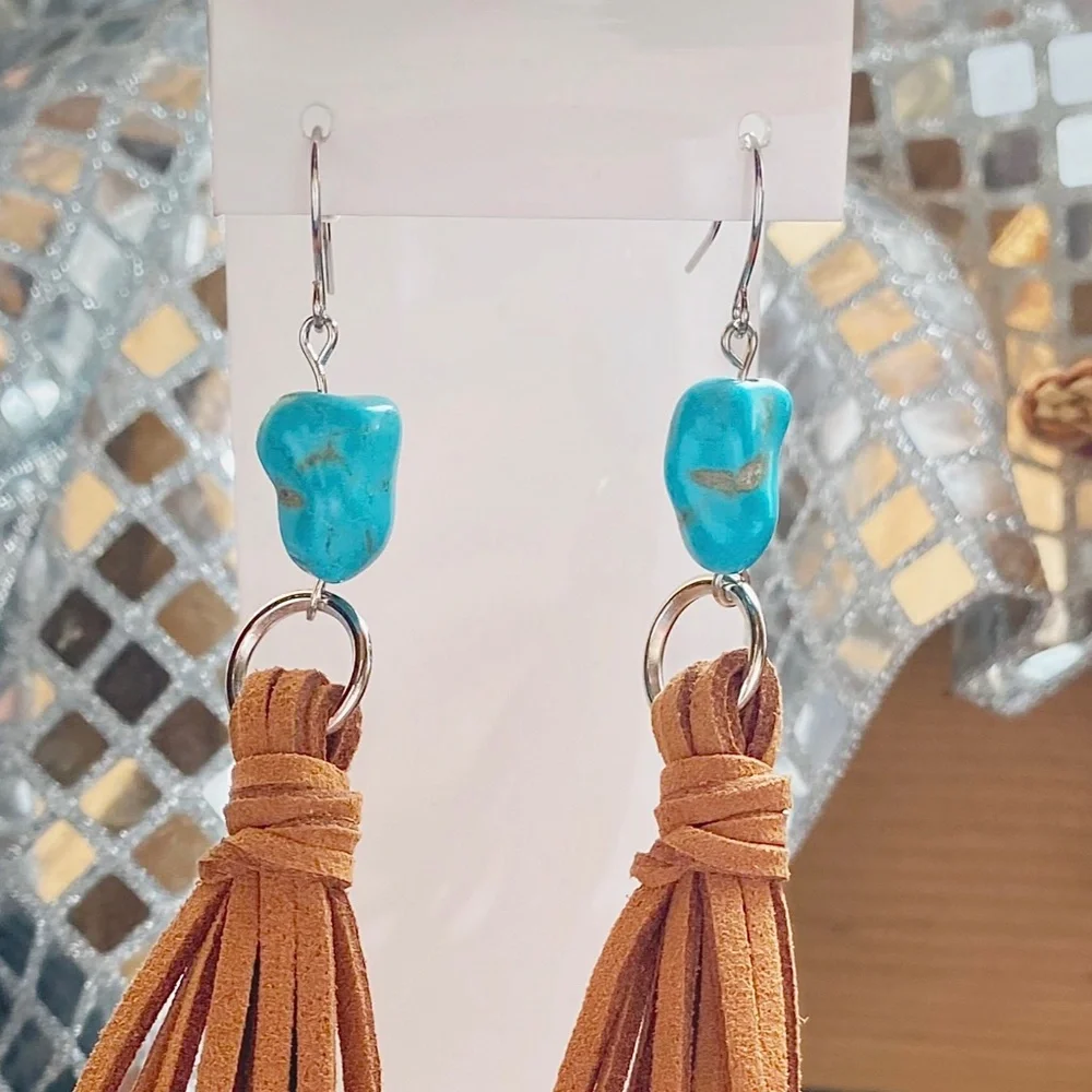 Boutique New Western Earrings - Picture 3 of 4